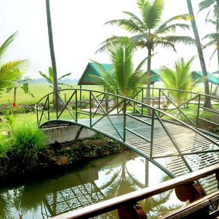 Riverine Resort Alappuzha Luaran gambar