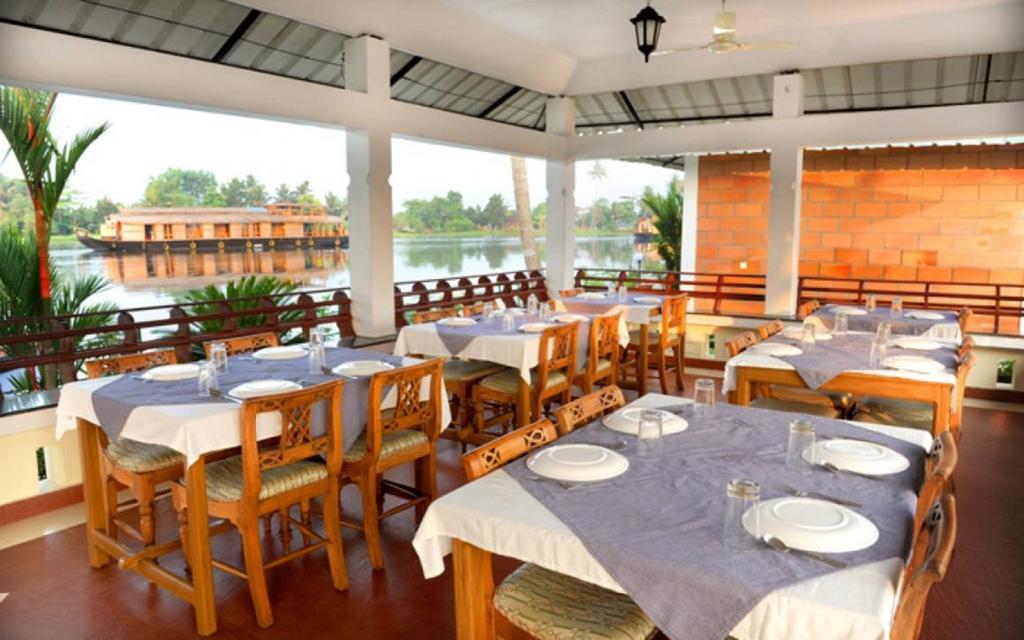 Riverine Resort Alappuzha Luaran gambar
