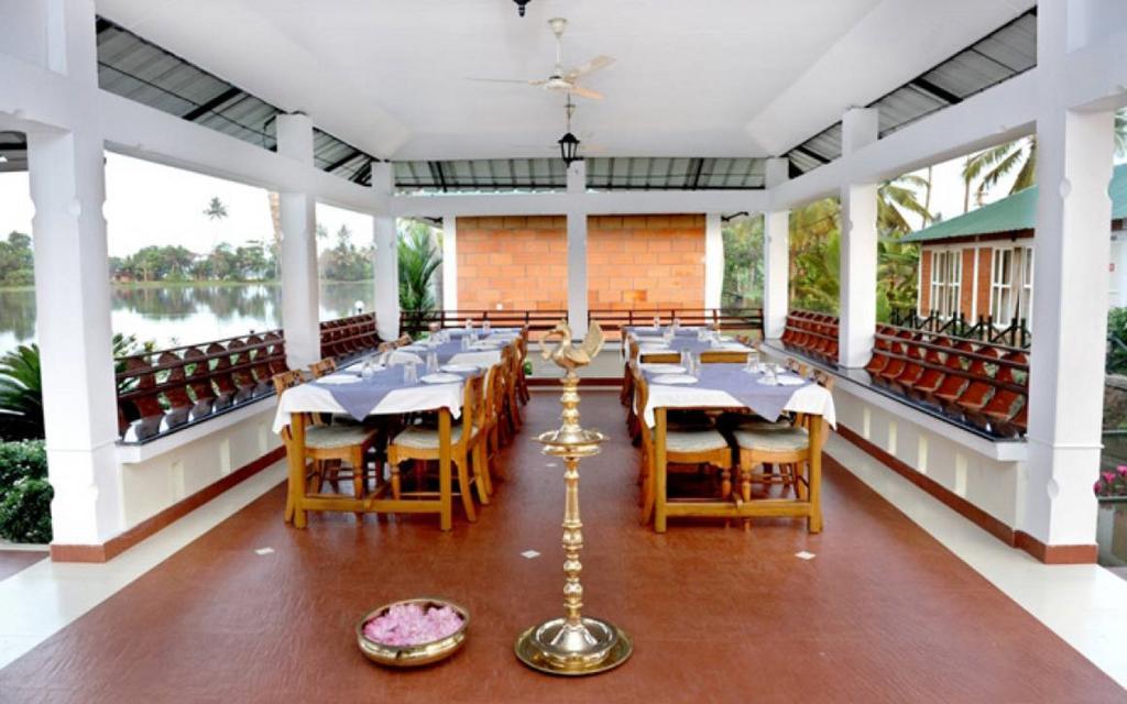 Riverine Resort Alappuzha Luaran gambar